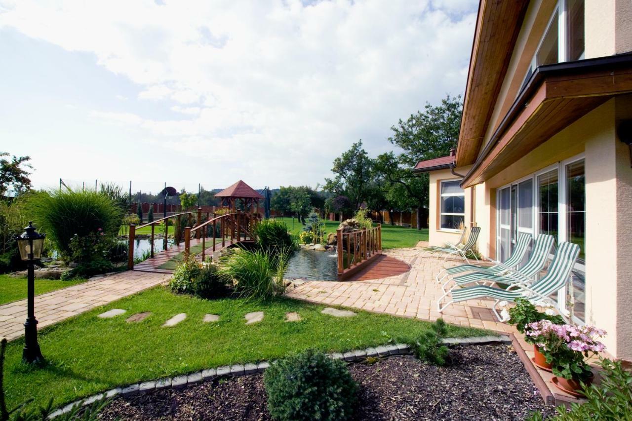 Vila Valča Exteriör bild